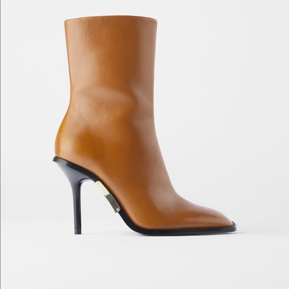 (SOLD) Zara Leather Square Toe Ankle Boots - Picture 4 of 7